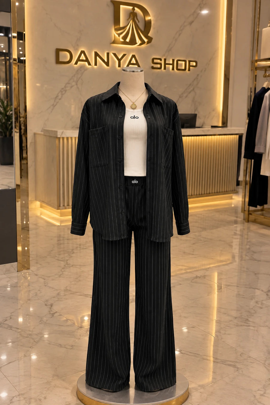 Alo – ensemble chemise et pantalon large rayé noir, vue de face
