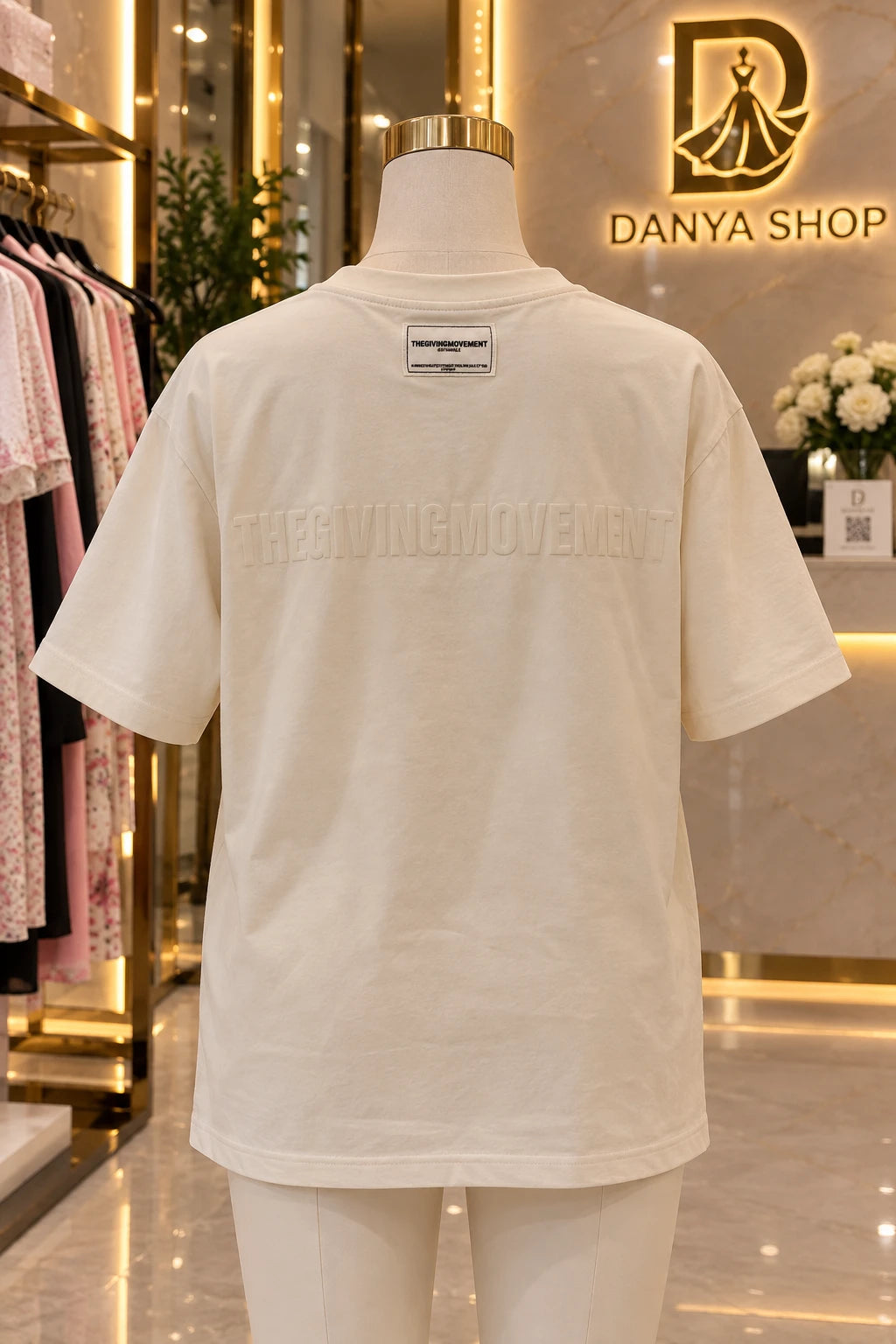 The Giving Movement – t-shirt blanc cassé, dos avec logo