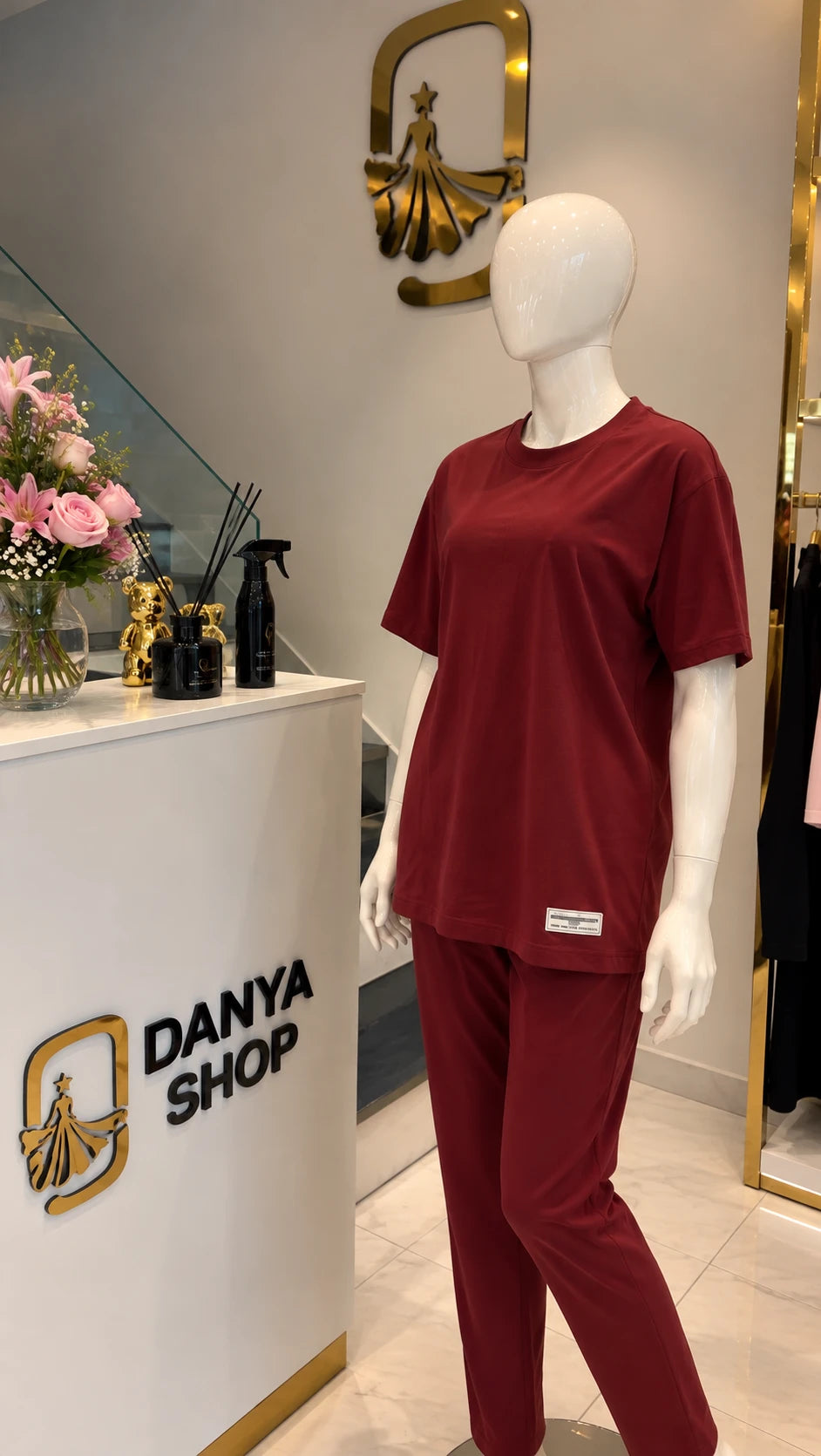 The Giving Movement – ensemble t-shirt et pantalon bordeaux