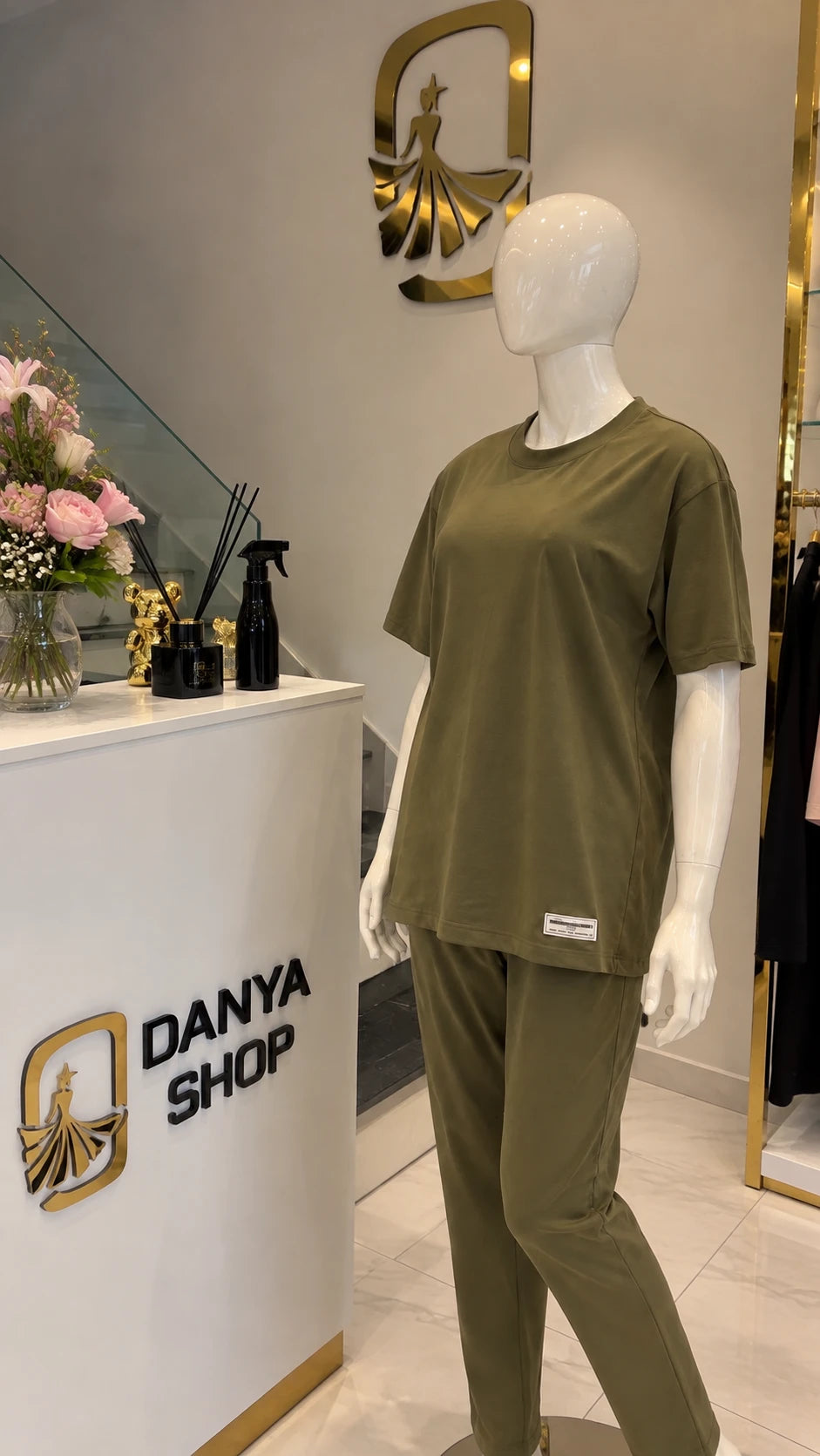The Giving Movement – ensemble t-shirt et pantalon kaki